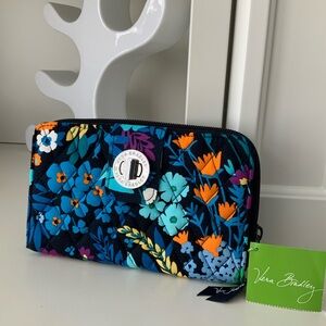 VERA BRADLEY Turn Lock Midnight Blues Pattern Fabric Large Wallet BRAND NEW